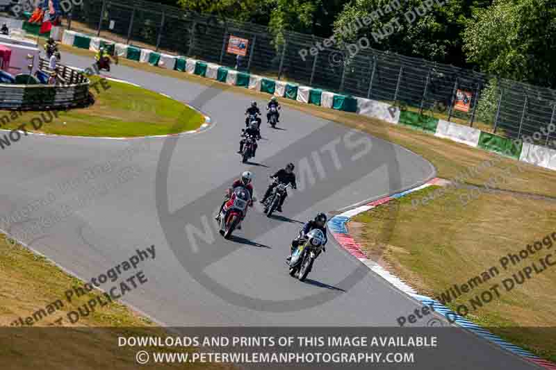 Vintage motorcycle club;eventdigitalimages;mallory park;mallory park trackday photographs;no limits trackdays;peter wileman photography;trackday digital images;trackday photos;vmcc festival 1000 bikes photographs